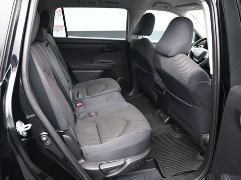 Used 2021 Toyota Highlander L image 13