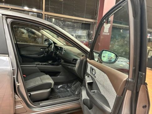 Used 2023 Nissan Rogue SV image 35