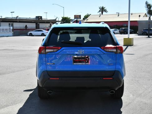 Used 2020 Toyota RAV4 XLE Premium FWD image 7
