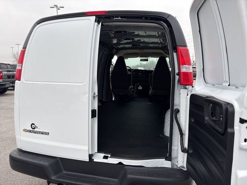 New 2025 Chevrolet Express 2500 Work Van image 18