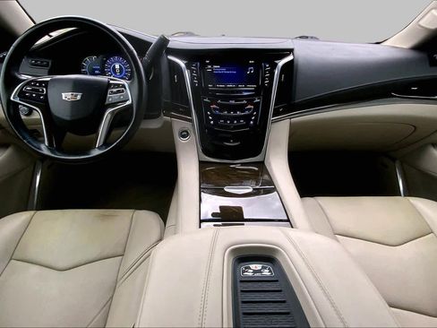Used 2018 Cadillac Escalade ESV Premium Luxury AWD/4WD image 16