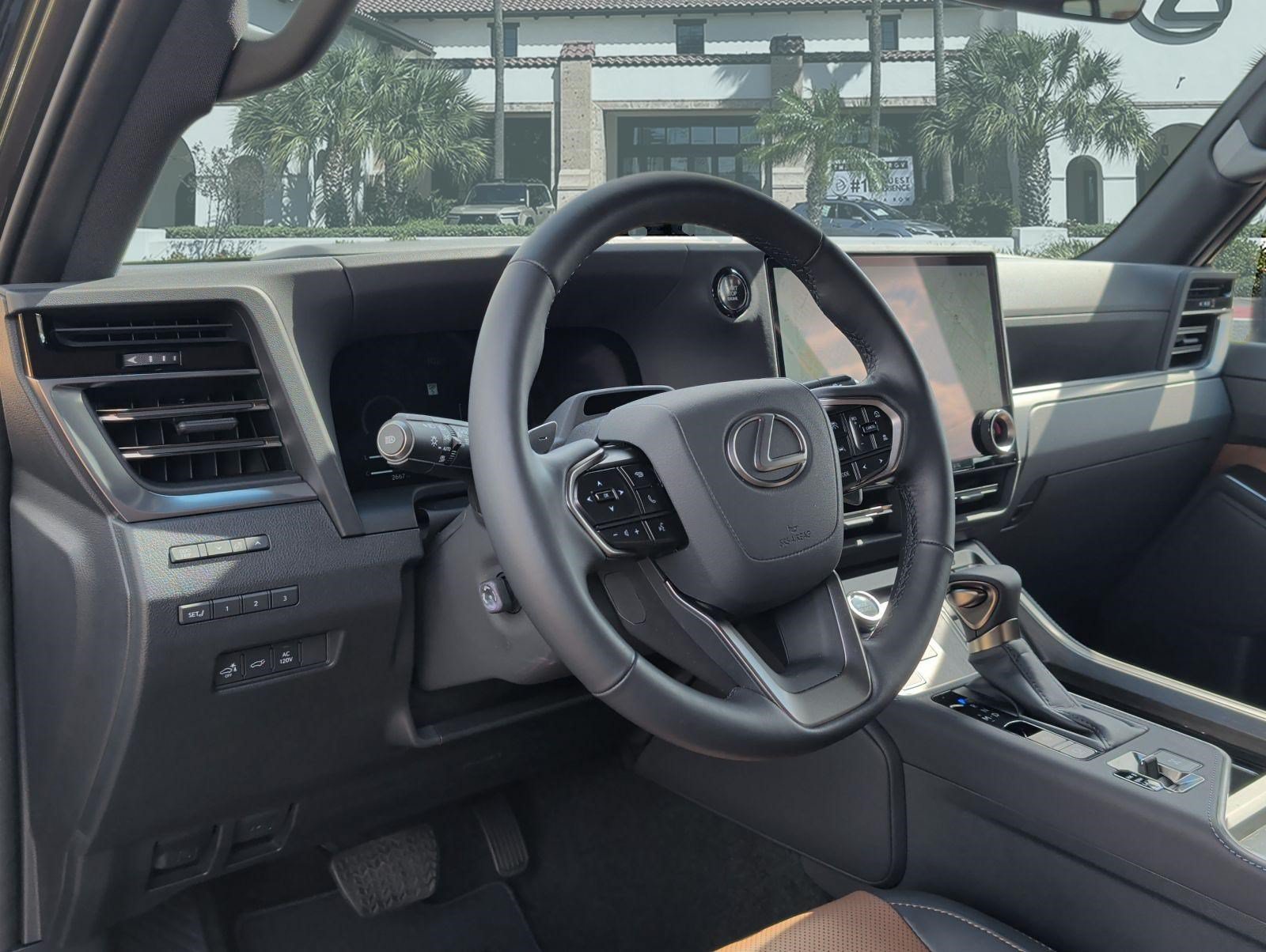 Used 2025 Lexus GX 550 w/ Accessory Package (2T) AWD/4WD image 12