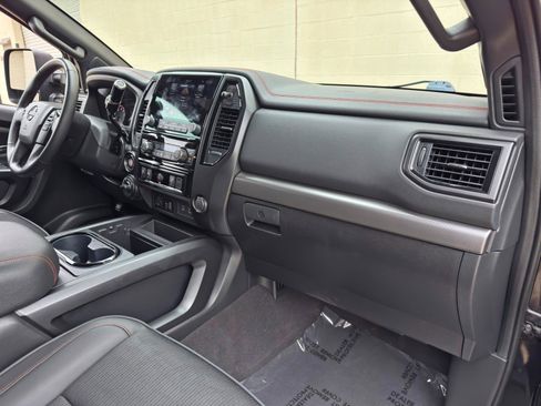 Used 2023 Nissan Titan PRO-4X AWD/4WD image 11