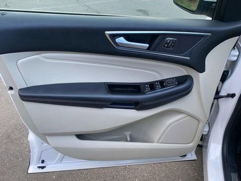 Used 2018 Ford Edge Titanium image 12