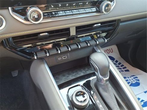 Used 2024 Chevrolet Colorado ZR2 w/ Technology Package image 18