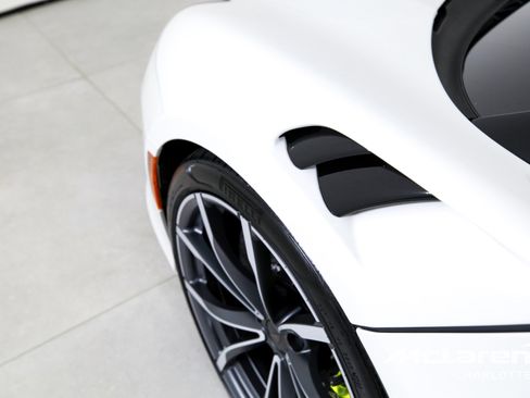 Used 2025 McLaren Artura Spider image 31