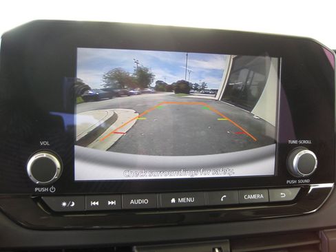 Used 2025 Nissan Pathfinder S FWD image 39