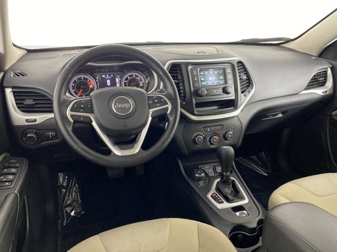 Used 2016 Jeep Cherokee Sport AWD/4WD image 16