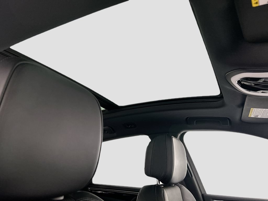 Certified 2023 Porsche Macan AWD/4WD image 20