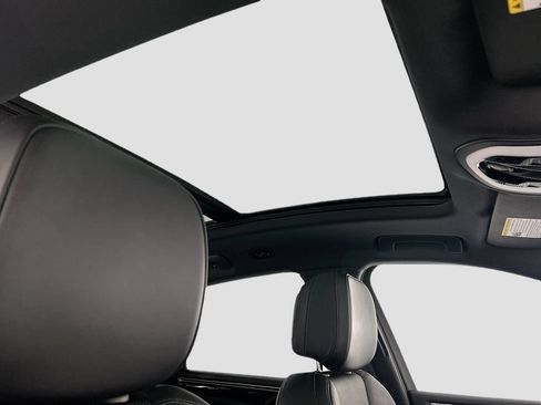 Certified 2023 Porsche Macan AWD/4WD image 20