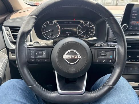 Used 2023 Nissan Rogue SV w/ SV Premium B Package FWD image 17