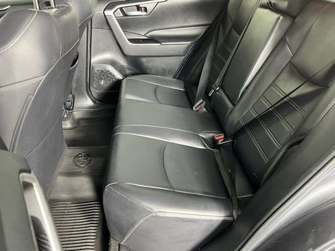 Used 2020 Toyota RAV4 XLE Premium image 27