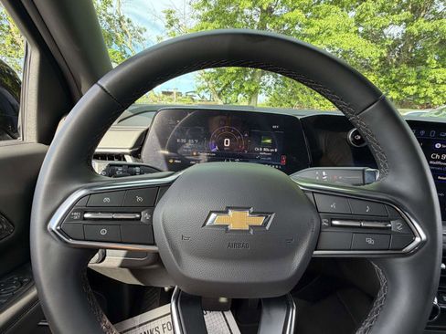 Certified 2025 Chevrolet Suburban LS AWD/4WD image 29