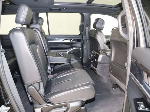 Used 2022 Jeep Wagoneer Series I w/ Premium Group I image 16