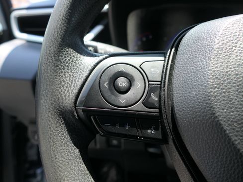 Used 2022 Toyota Corolla LE FWD image 15