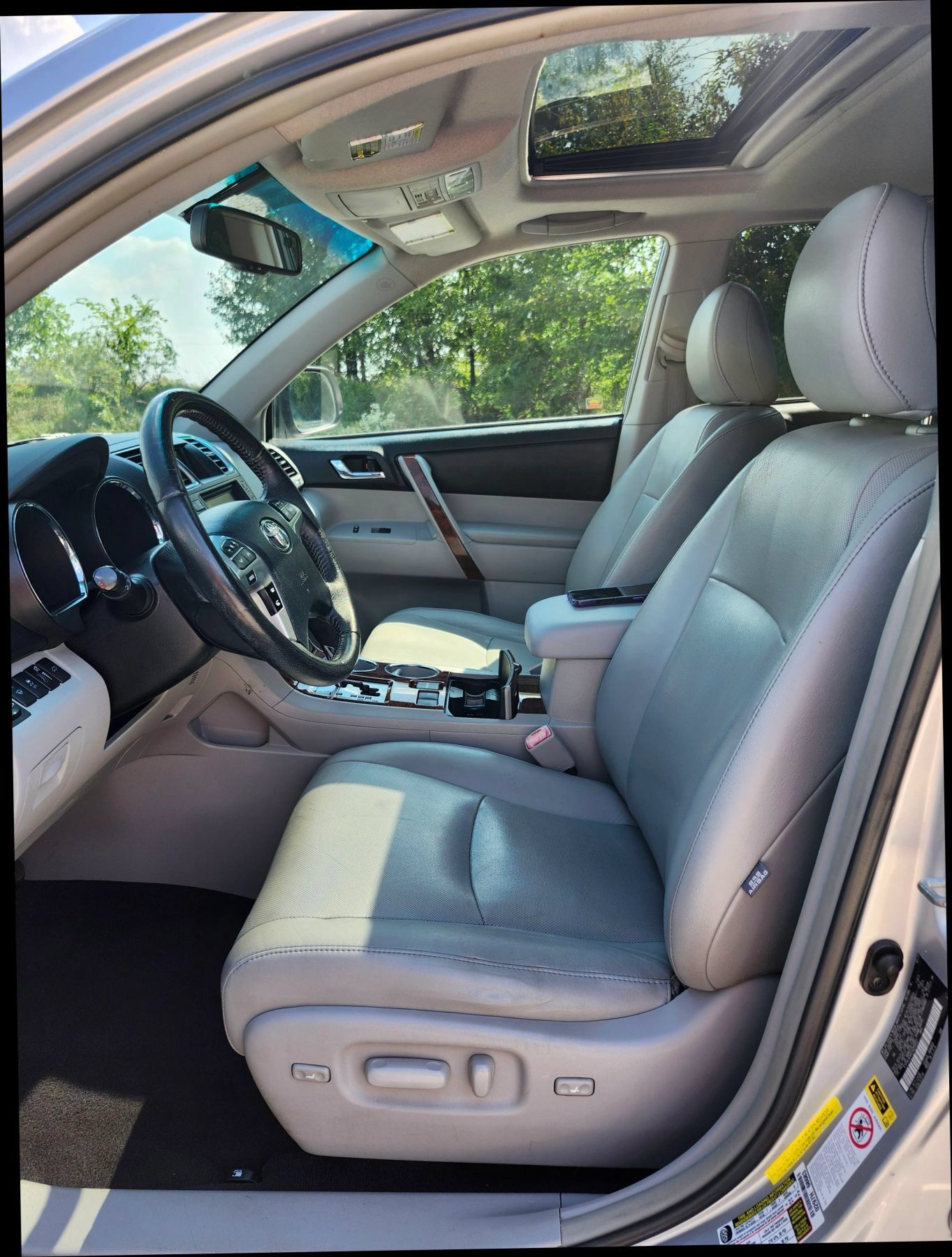 Used 2012 Toyota Highlander Limited w/ Tow Pkg FWD image 11