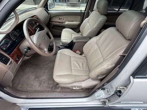 Used 2000 Toyota 4Runner Limited image 18
