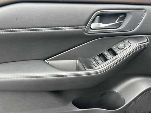 Used 2023 Nissan Rogue SV w/ SV Premium Package image 12