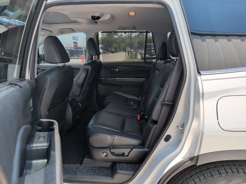 Used 2021 Honda Pilot Touring image 11