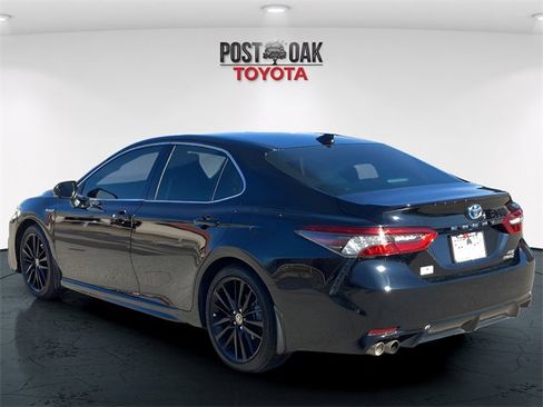 Used 2021 Toyota Camry XSE w/ Cold Weather Package image 5