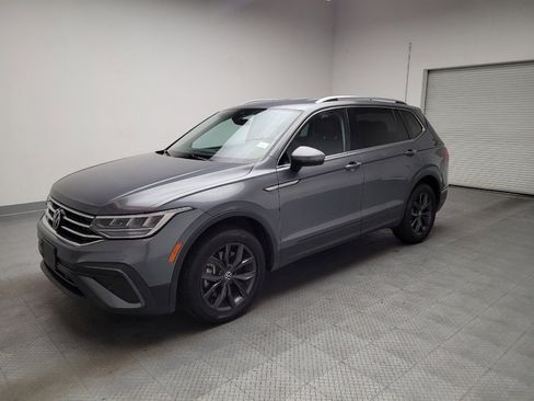 Used 2024 Volkswagen Tiguan SE FWD image 2