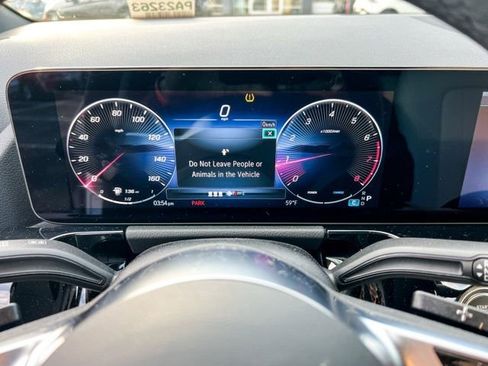 Used 2025 Mercedes-Benz GLA 250 4MATIC image 19