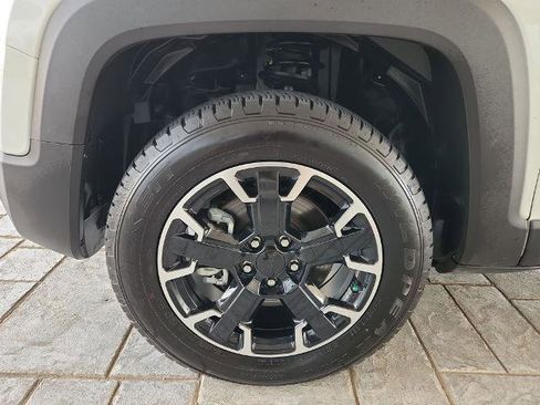 Used 2023 Jeep Renegade Trailhawk image 30