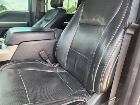 Used 2017 Ford F250 Lariat w/ Lariat Value Package AWD/4WD image 5