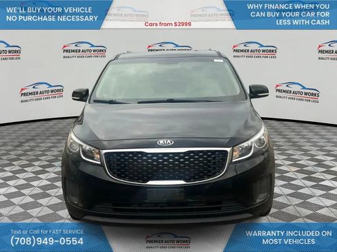 Used 2017 Kia Sedona LX w/ LX Essentials Premium Package FWD image 2