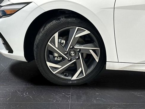 Used 2024 Hyundai Elantra Limited image 35