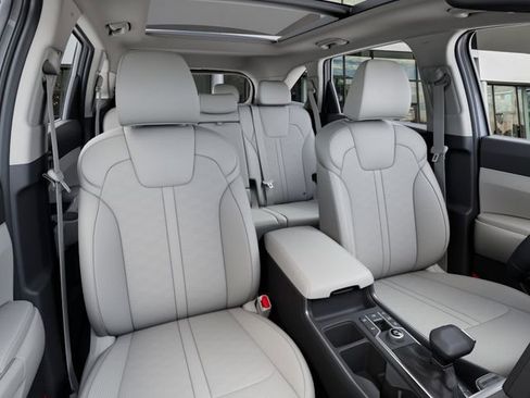 New 2026 Kia Sorento S FWD image 16