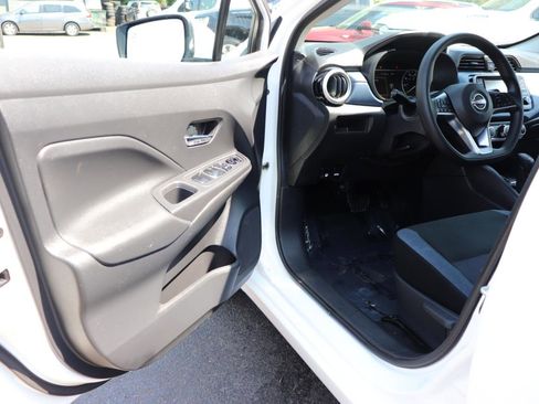 Used 2024 Nissan Versa SV FWD image 10