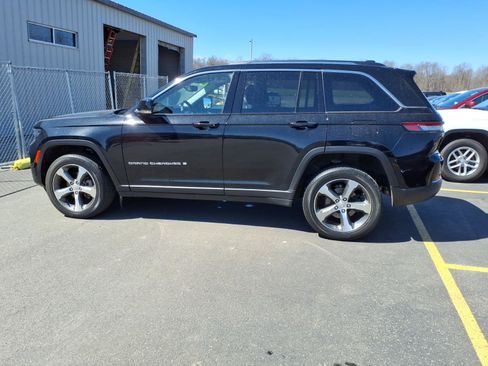 Used 2023 Jeep Grand Cherokee Limited AWD/4WD image 8
