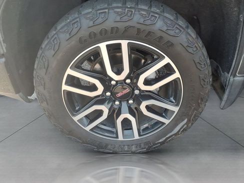 Used 2022 GMC Sierra 1500 AT4 w/ AT4 Preferred Package AWD/4WD image 9