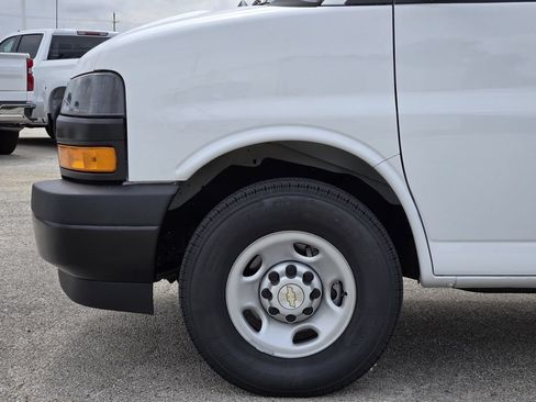 Used 2026 Chevrolet Express 2500 w/ Driver Convenience Package RWD image 8