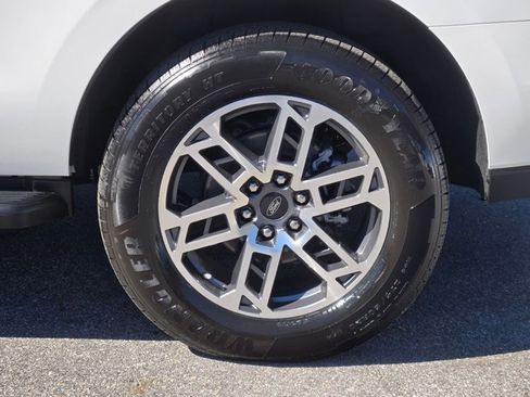 New 2026 Ford Expedition Active image 9