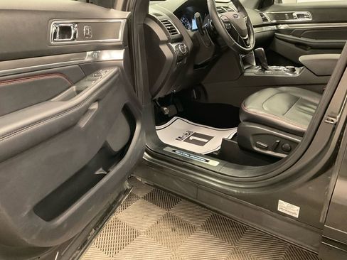 Used 2019 Ford Explorer Sport w/ Equipment Group 401A image 9