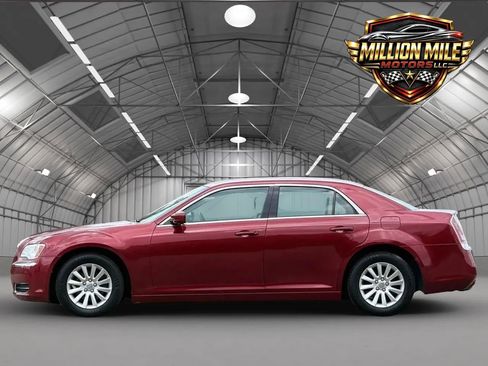 Used 2014 Chrysler 300 RWD image 8
