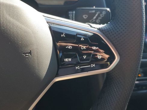 Used 2022 Volkswagen Tiguan SEL R-Line image 31