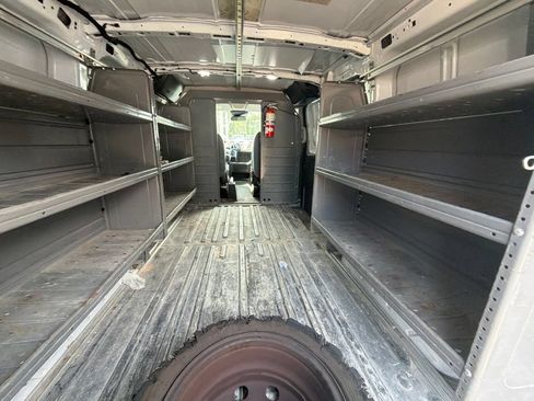 Used 2018 Ford Transit 250 130 Low Roof RWD image 4