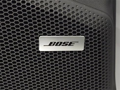 Certified 2025 Porsche Macan Electric image 18