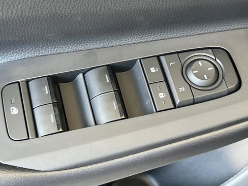 New 2026 Toyota Prius Plug-In Hybrid FWD image 11