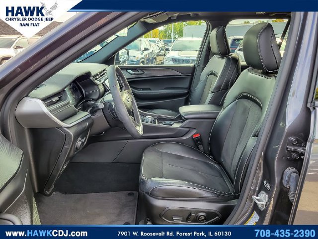 Certified 2025 Jeep Grand Cherokee Altitude AWD/4WD image 8