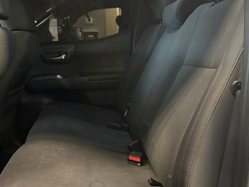 Used 2017 Toyota Tacoma TRD Off-Road w/ Premium & Technology Package image 11