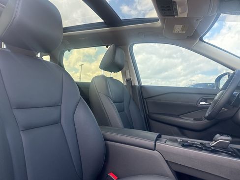 Certified 2025 Nissan Rogue SL w/ SL Premium Package image 28