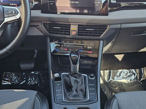 Used 2025 Volkswagen Jetta SE image 25