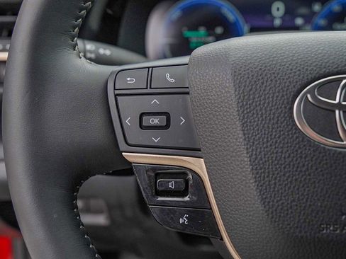 Used 2025 Toyota Crown Signia image 13