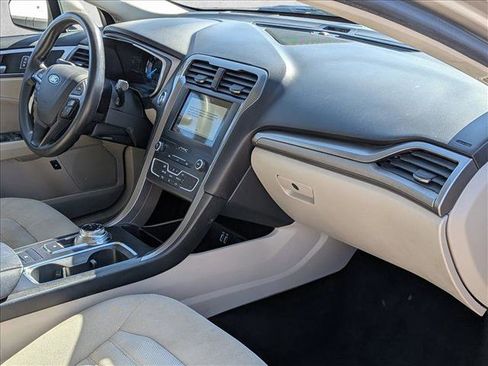 Used 2019 Ford Fusion SE FWD image 25