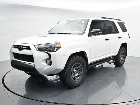Used 2020 Toyota 4Runner Venture w/ Moonroof Package AWD/4WD image 4