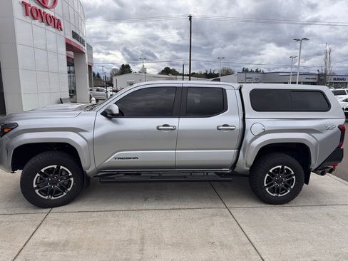 Used 2024 Toyota Tacoma TRD Sport image 2